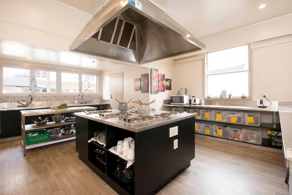 纳尔逊 大桥背包客旅舍旅舍 外观 照片 The kitchen at the Cordon Bleu London campus